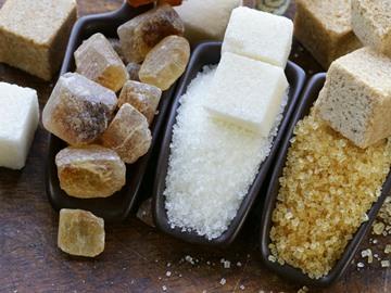рассыпать сахар