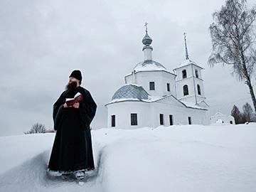 церковь и батюшка
